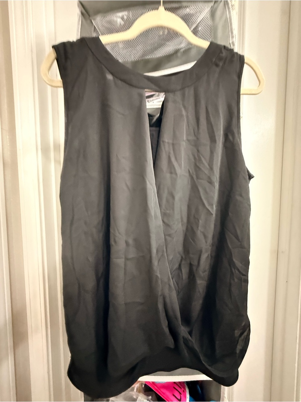 41 Hawthorn Black Sleeveless Twist-Front Camisole